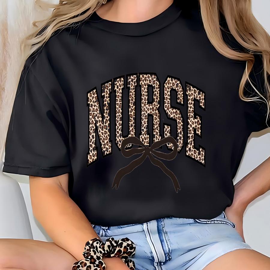 ® Leopard Nurse Bow Shirt, Nurse Coquette Bow Hoodie, Rn Shirt, Nursing School Shirt, Registered Nurse Shirt, Nurse Gift T-shirt