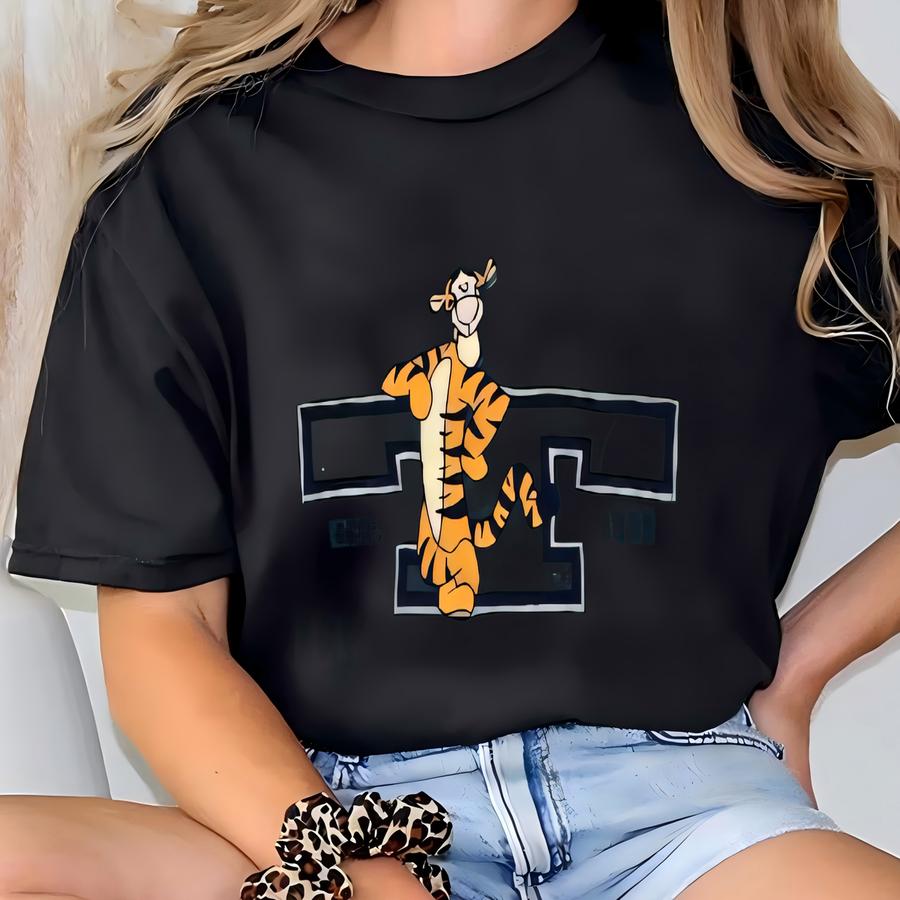 Vintage 'tigger' Sweatshirt Large Tigger Character Sweater Pooh Land Jumper Tigger Boxy Crewneck L T-shirt