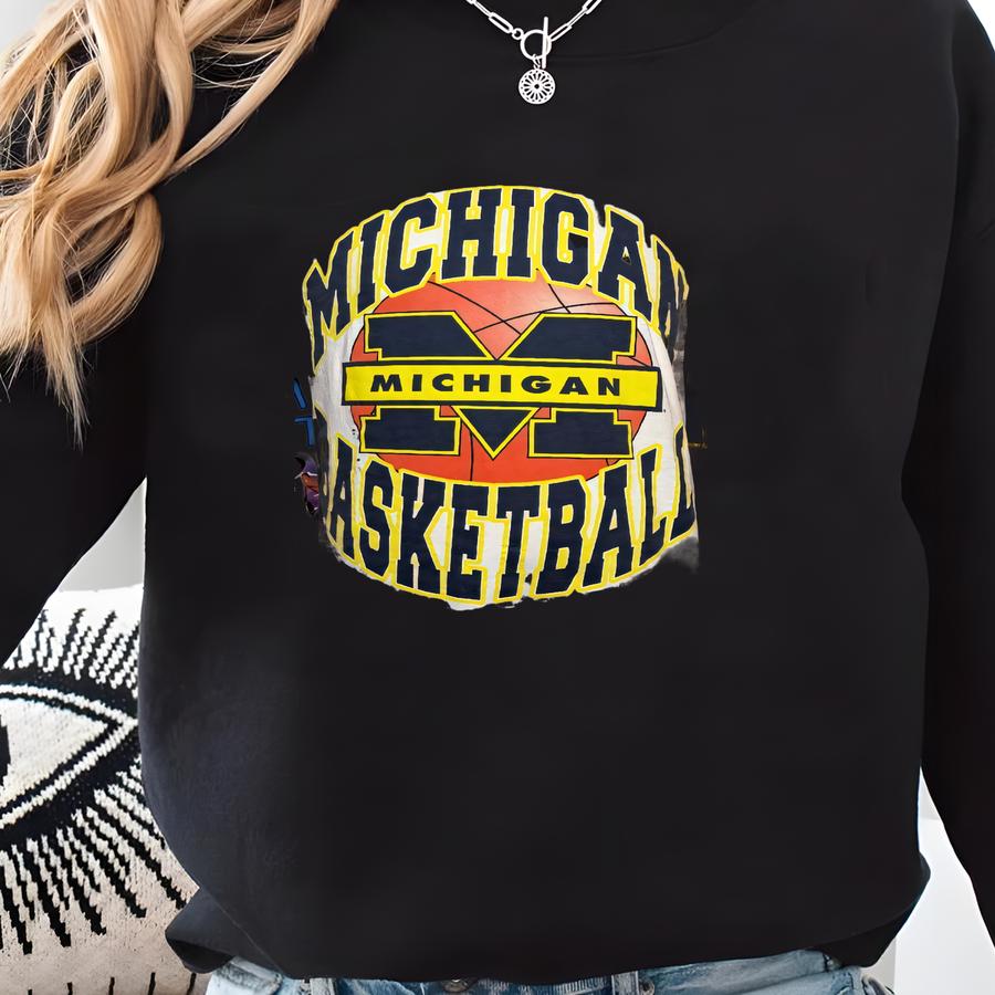 Vintage 90s Michigan Wolverines Basketball T-shirt Apex One Ncaa White Sz Large Sweatshirt Vintage 90s Michigan Wolverines Basketball T-shirt Apex One Ncaa White Sz Large Sweatshirt