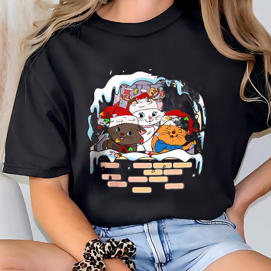 Aristocats Christmas Shirts, Everybody Loves Christmas Sweatshirt, Marie Toulouse Berlioz Xmas Shirt, Family Vacation Trip Gift T-shirt