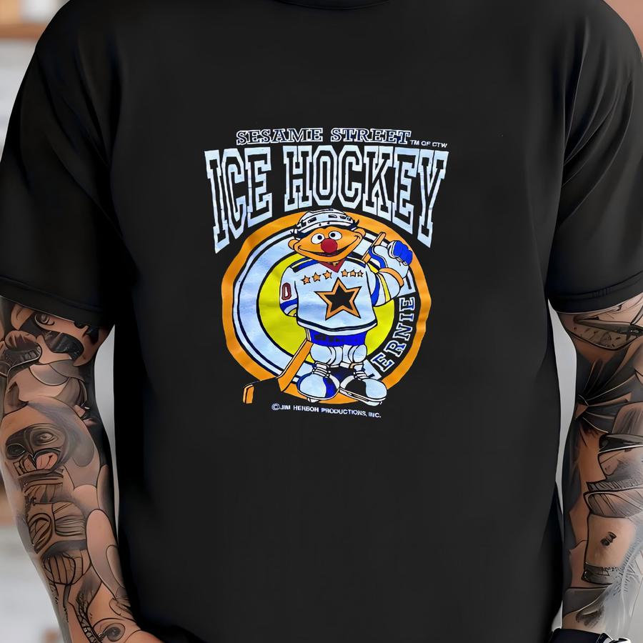 Vintage Sesame Street Ice Hockey Big Printed Crewneck Sweatshirt Size S T-shirt