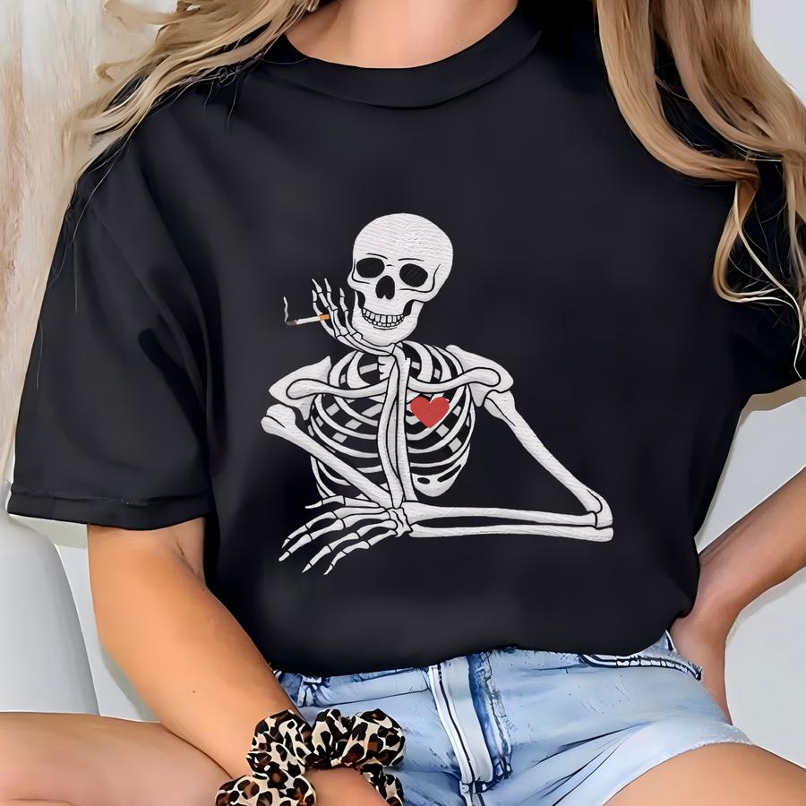 Retro Skeleton Graphic Hoodie: Vintage Halloween Skull Tee T-shirt