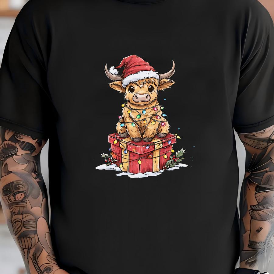 Highland Cow Christmas Sweatshirt: Cute Santa Hat Cow Holiday Crewneck, Cowgirl Gift T-shirt