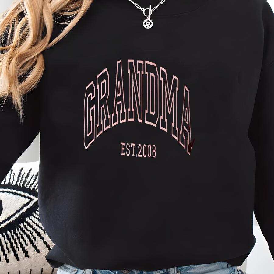 Custom Sweatshirt, Name On Sve With Heart, Mama Est Year Shirt, Grandma Y Shirt, Mothers Day Gift Sweatshirt