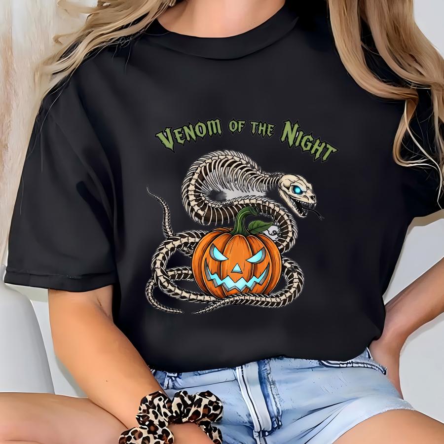 Serpent Of The Night Halloween Sweatshirt – Gothic Snake Pumpkin Hoodie, Spooky Horror Pullover, Creepy Holiday Gift T-shirt