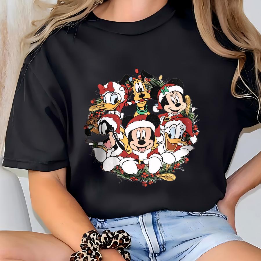 And Friends Group Shot Christmas Wreath Retro Sweatshirt, 's Very Merry Xmas Party Matching Shirt, Holiday Gifts T-shirt