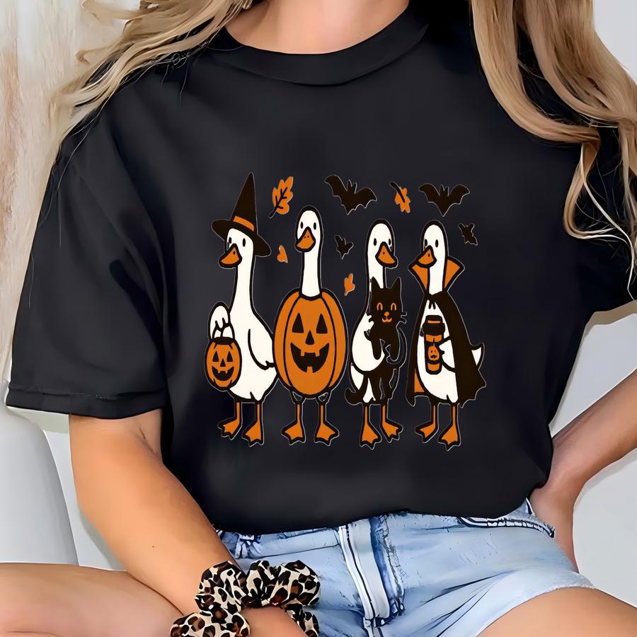 ® Halloween Funny Goose Shirt, Just A Spooky Goose Tee T-shirt
