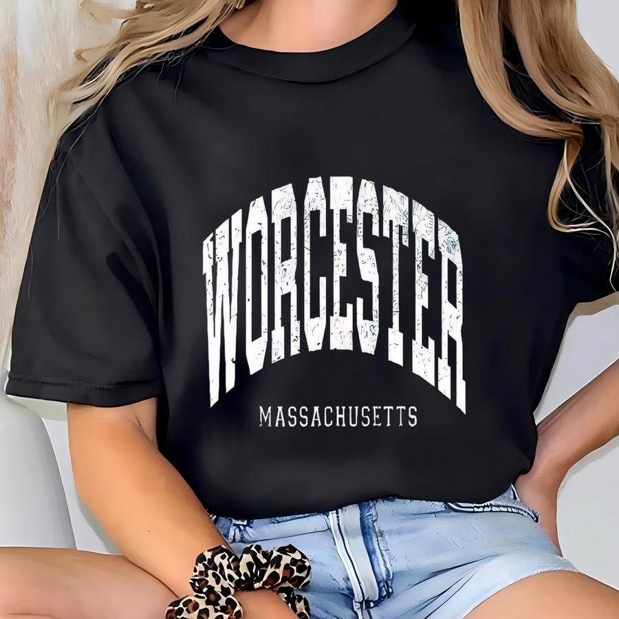 Worcester Massachusetts Hoodie: Distressed College Style Pullover T-shirt