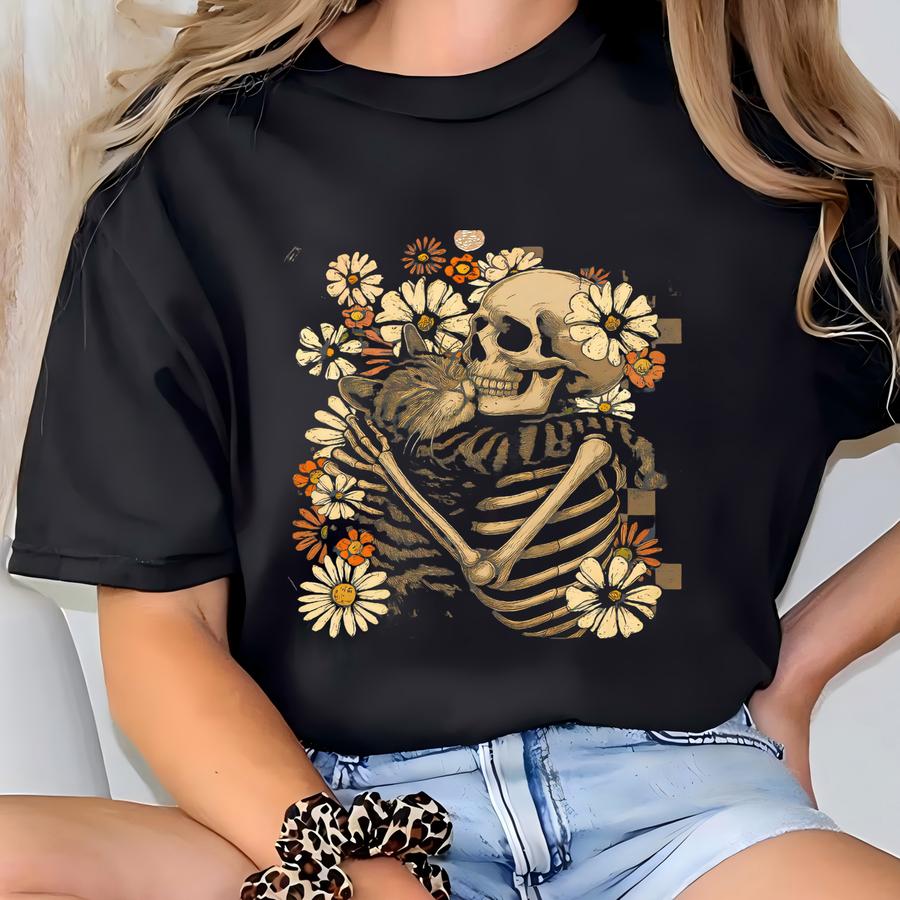 ® Skeleton Hugging Cat Floral Halloween Shirt Cute Spooky Unisex Shirt – Unique Gift Idea For Cat Lovers T-shirt