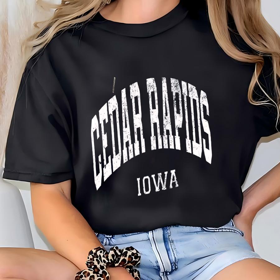Cedar Rapids Iowa Hoodie, Vintage City Sweatshirt, Distressed Retro Pullover, Cozy Unisex Fall Winter Outfit, Midwest Travel Gift T-shirt