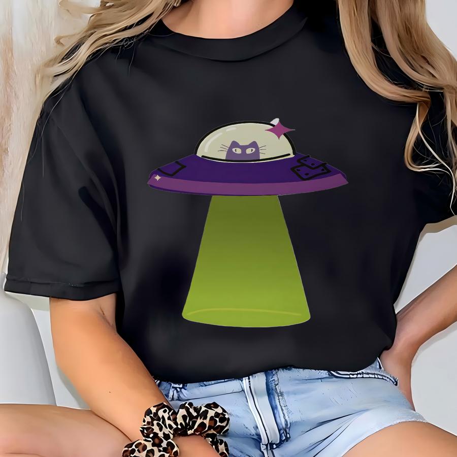 Ufo Cat Coffe Mug Funny Cat Lover Mug Cute Cat In Ufo Tea Mug Ufo Gift For Colleague Funny Secret Santa Girl Gift Under 20 T-shirt