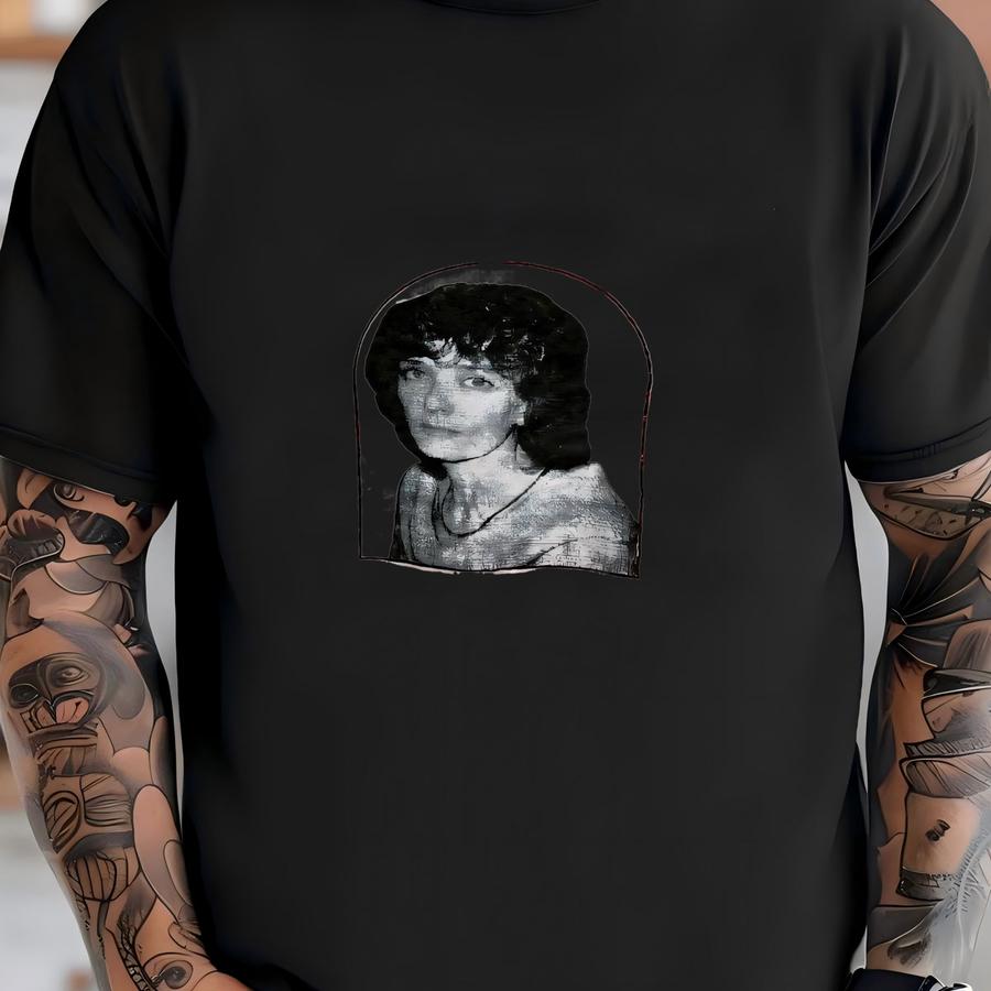 Vintage 90s Bambis Place Grill Hoodie Size L Laurie Bambi Bembenek Rare Graphic Tee True Crime Souvenir Portrait Thunder Bay T-shirt