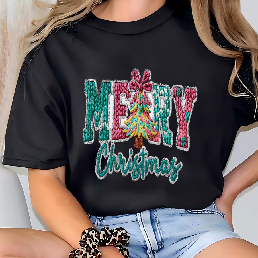 Merry Christmas Faux Yarn Sweatshirt, Realistic Yarn Texture Holiday Women Gift Chunky Knit Coquette Bow Christmas Tree Sweater T-shirt