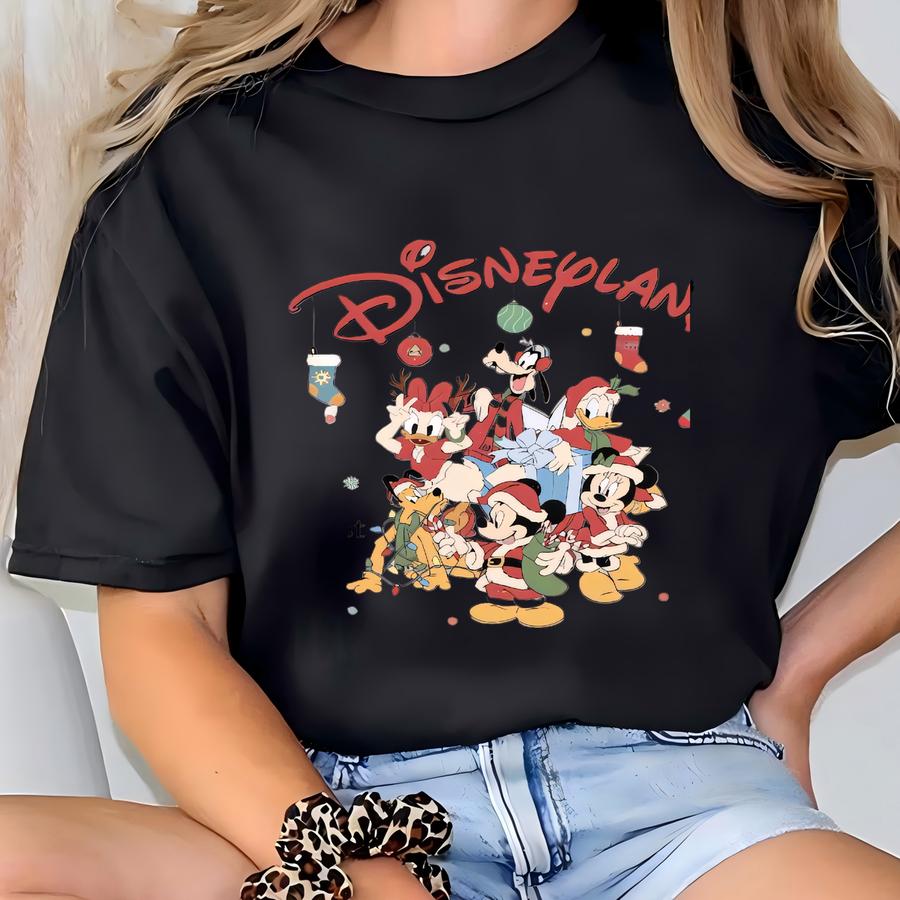 Retro 's Very Merry Christmas Party 2025 Shirt, Family Xmas Tee, Holiday Tshirt For Matching Family Christmas T-shirt