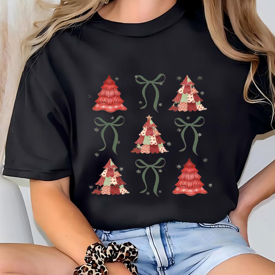 Patchwork Christmas Tree Sweatshirt With Coquette Bows Vintage Cottagecore Holiday Crewneck Retro Cozy Christmas Gift For Her Coquette Shirt T-shirt