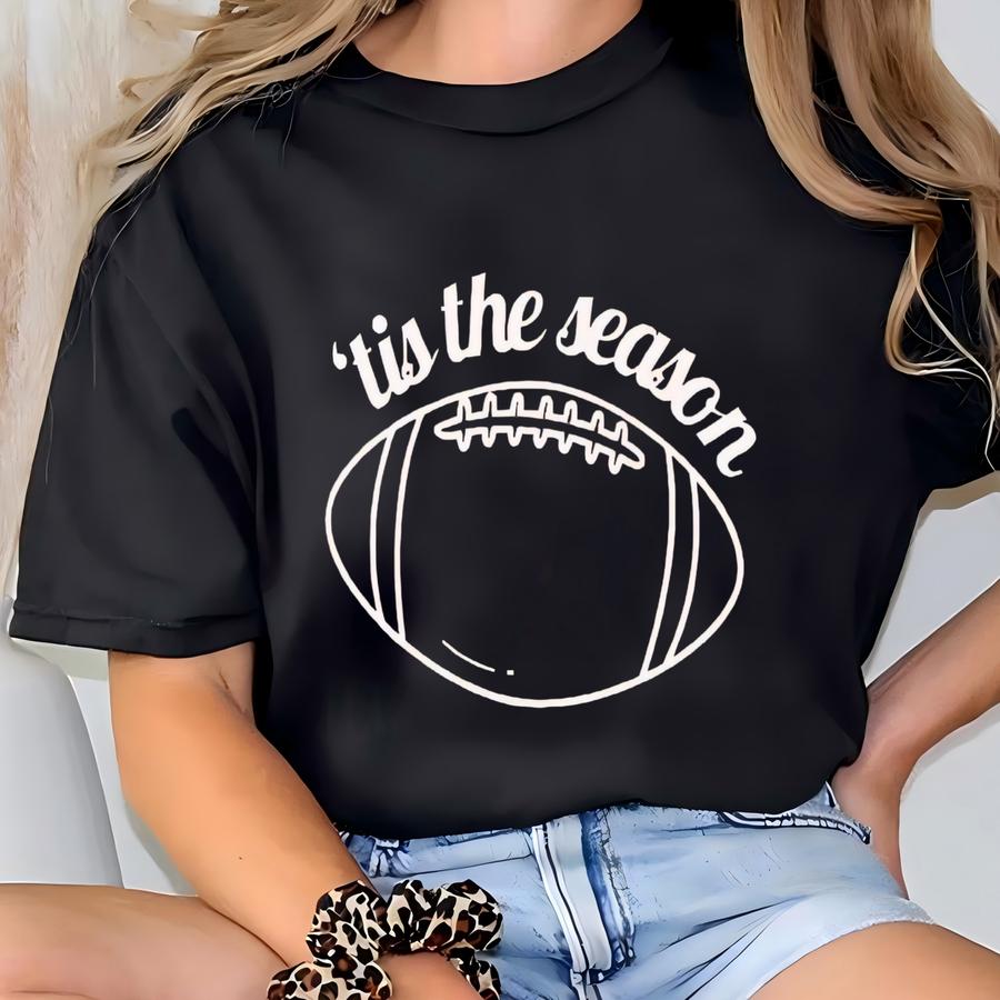 ® Tis The Season Football Shirt, 'tis The Season Sports Hoodie, Retro Football Mom Tee, Game Day Apparel, Xmas Football Shirt T-shirt