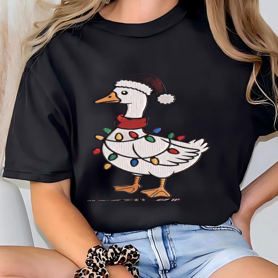 Christmas Goose Light Sweatshirt: Funny Goose Sweatshirt | Christmas Sweatshirt | Holiday Gifts T-shirt
