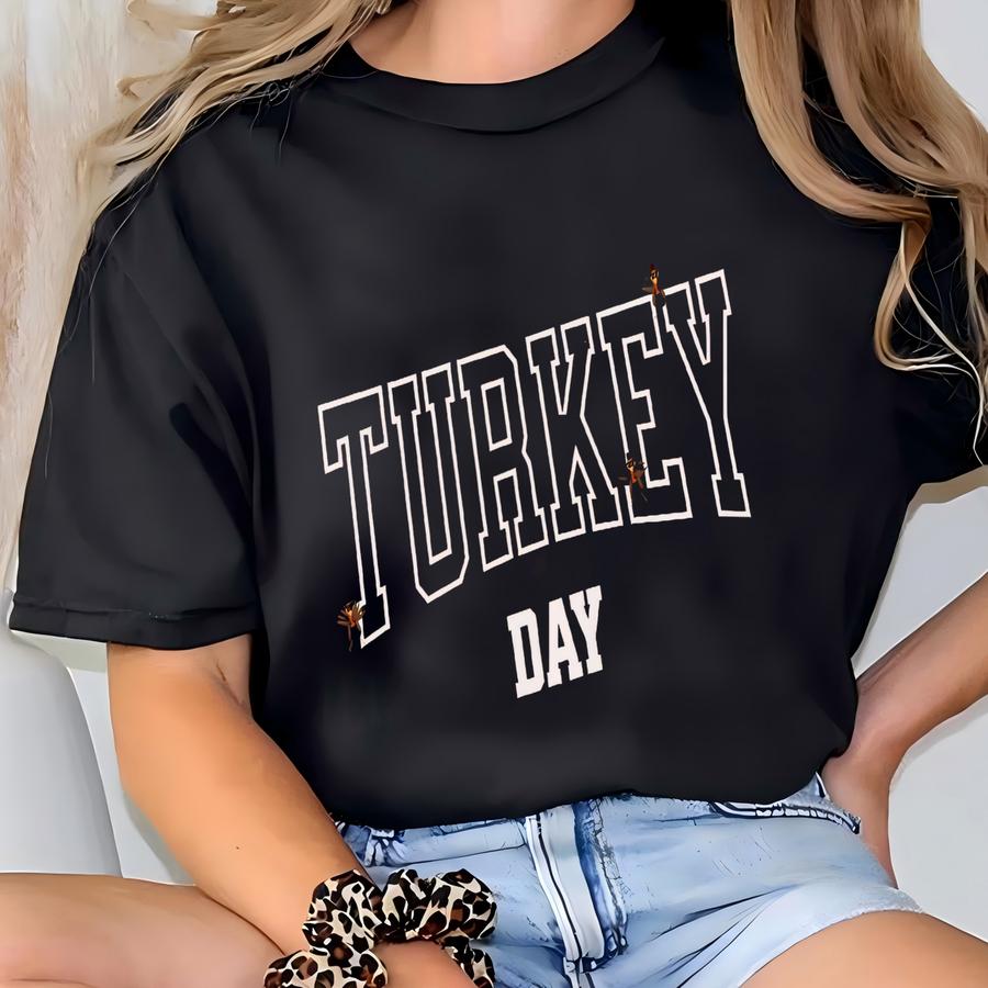 Turkey Day Sweatshirt Thanksgiving Crewneck Cozy Fall Sweatshirt For Women Cute Thanksgiving Outfit Friendsgiving Shirt Fall Vibes Sweater T-shirt