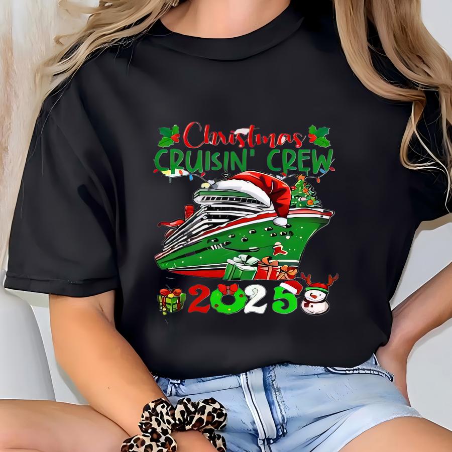 Christmas Cruisin Crew 2025 Shirt, Festive Holiday Cruise Tee, Merry Ocean Getaway Shirt, Tropical Christmas Vacation Tee, Family Cruise Tee T-shirt