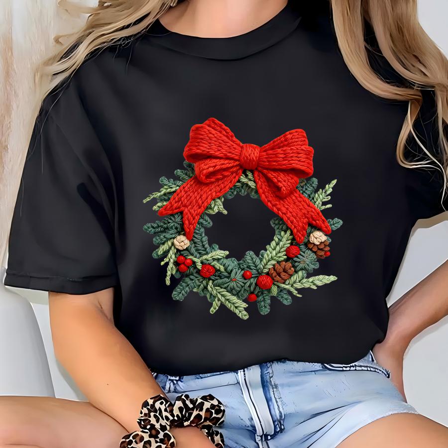 Faux Yarn Merry Christmas Wreath © Shirt - Cute Christmas Shirt - Realistic Wreath Shirt - Latch Hook Yarn Design T-shirt