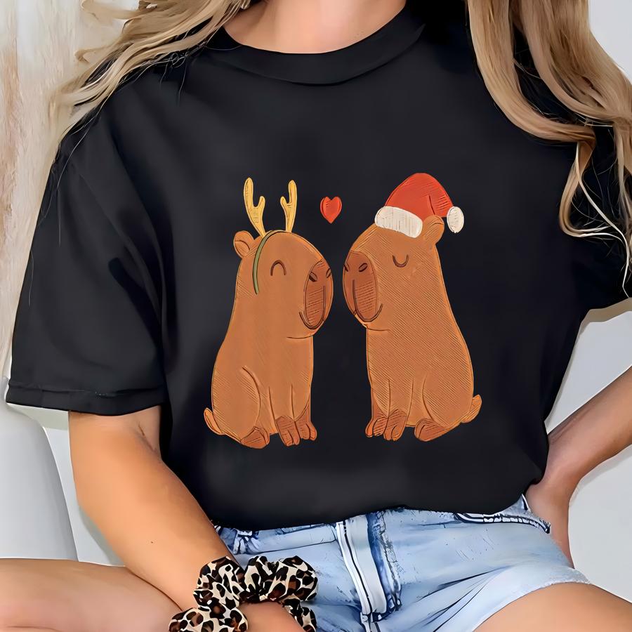 Christmas Capybara Sweatshirt: Funny Holiday Capybara Sweatshirt | Cute Capybara Sweatshirt T-shirt