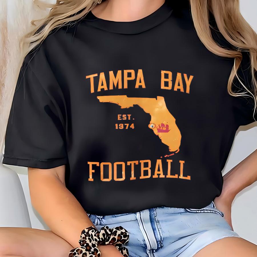 Vintage Buccaneers Sweatshirt, Football Unisex Sweatshirt, Gift For Fan, Sport Clothing, Tampa Bay Buccaneers, Football Team 2025 T-shirt