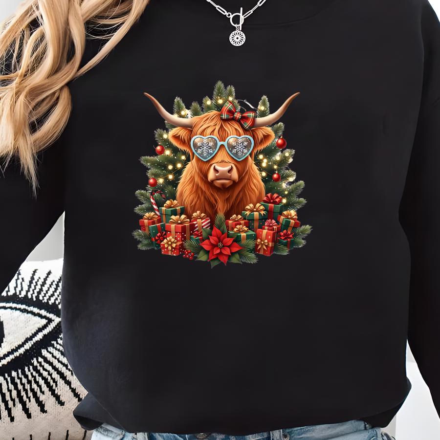 Highland Cow Christmas T-shirt, Cow With Christmas Lights Shirt, Holiday Western Farm Shirt, Country Girl Christmas Tee Sweatshirt